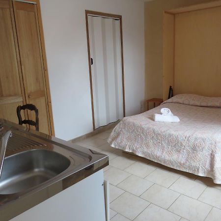 Cafe De La Place Gite & Chambres D'Hotes "Lou Pastre" Lanuéjols Kültér fotó