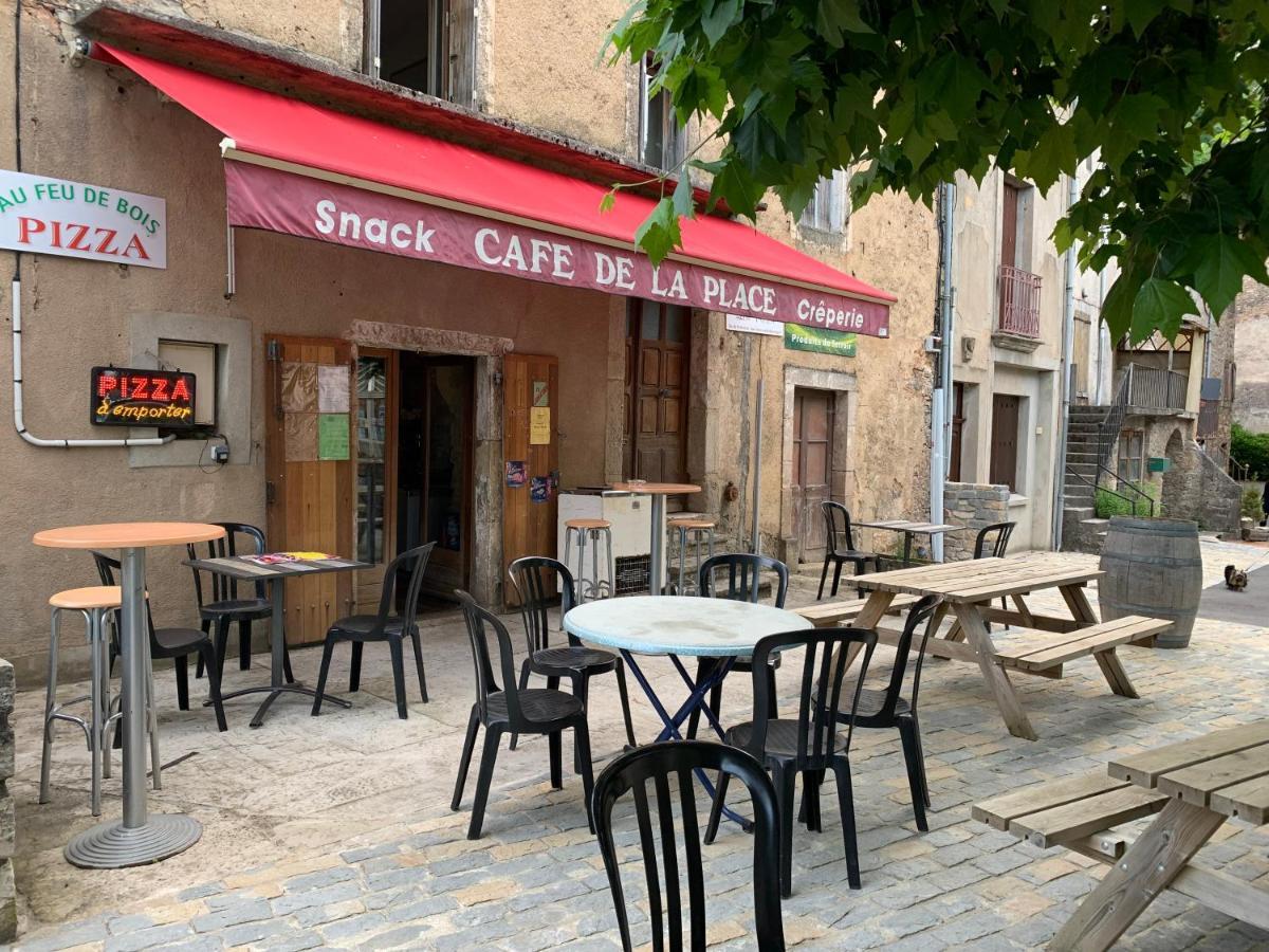 Cafe De La Place Gite & Chambres D'Hotes "Lou Pastre" Lanuéjols Kültér fotó