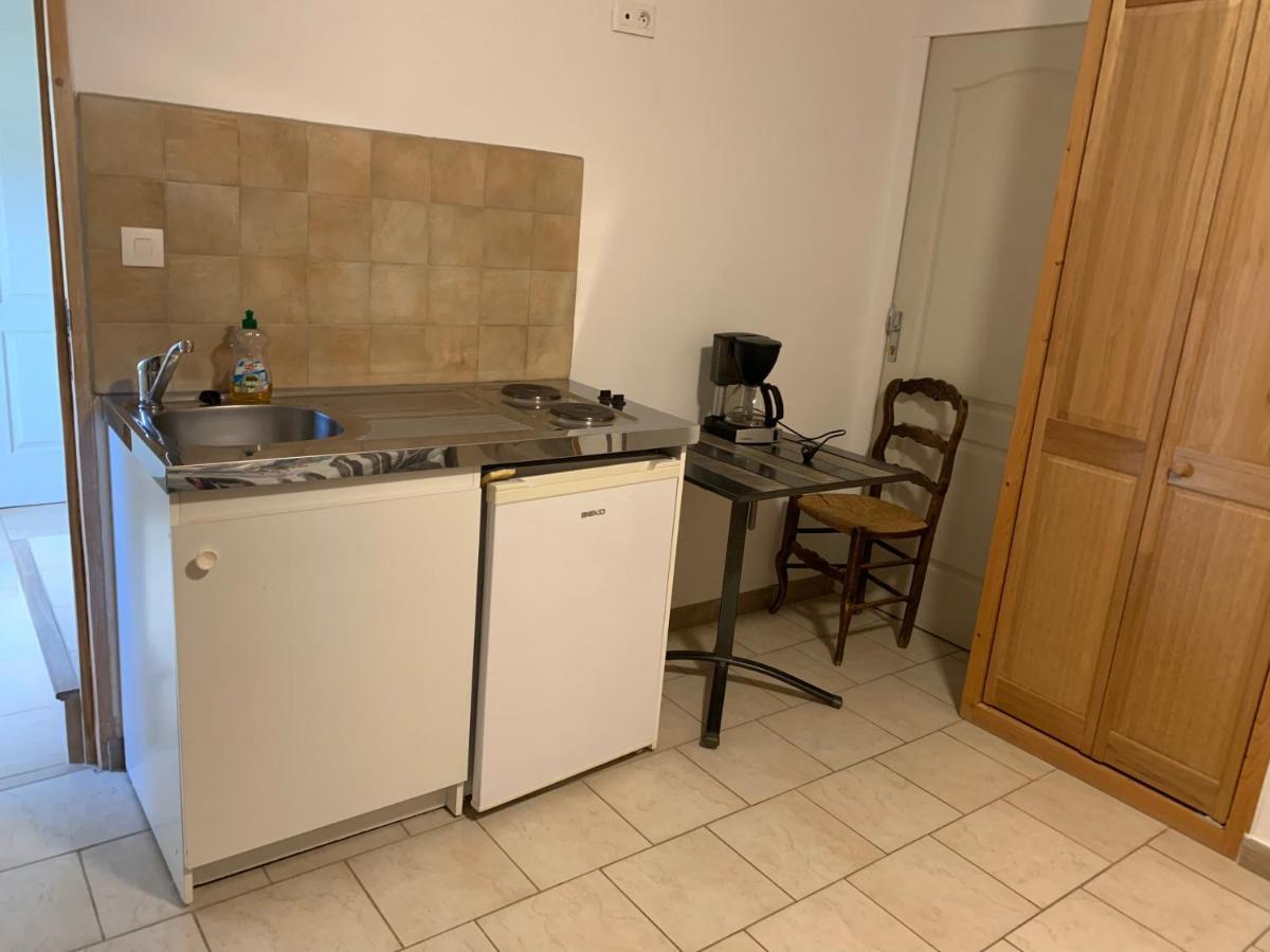 Cafe De La Place Gite & Chambres D'Hotes "Lou Pastre" Lanuéjols Kültér fotó
