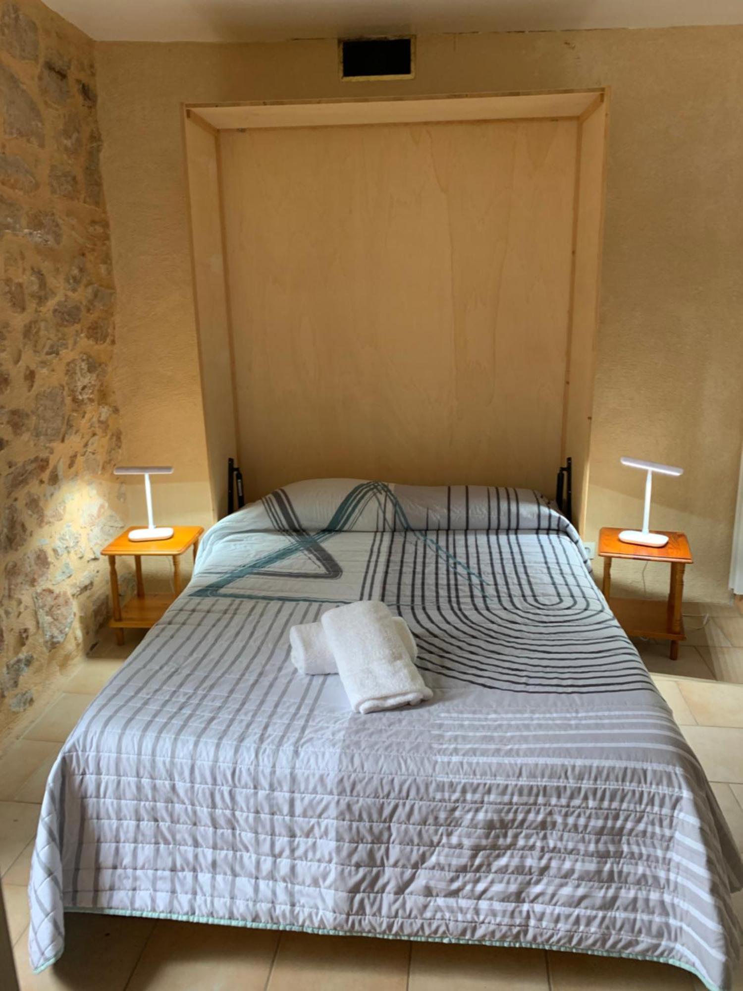 Cafe De La Place Gite & Chambres D'Hotes "Lou Pastre" Lanuéjols Kültér fotó