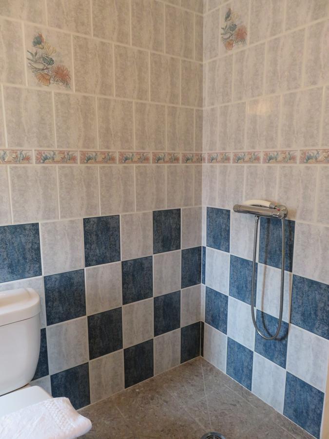Cafe De La Place Gite & Chambres D'Hotes "Lou Pastre" Lanuéjols Kültér fotó