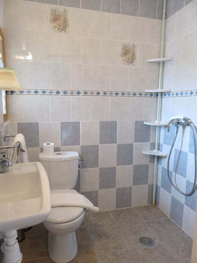 Cafe De La Place Gite & Chambres D'Hotes "Lou Pastre" Lanuéjols Kültér fotó