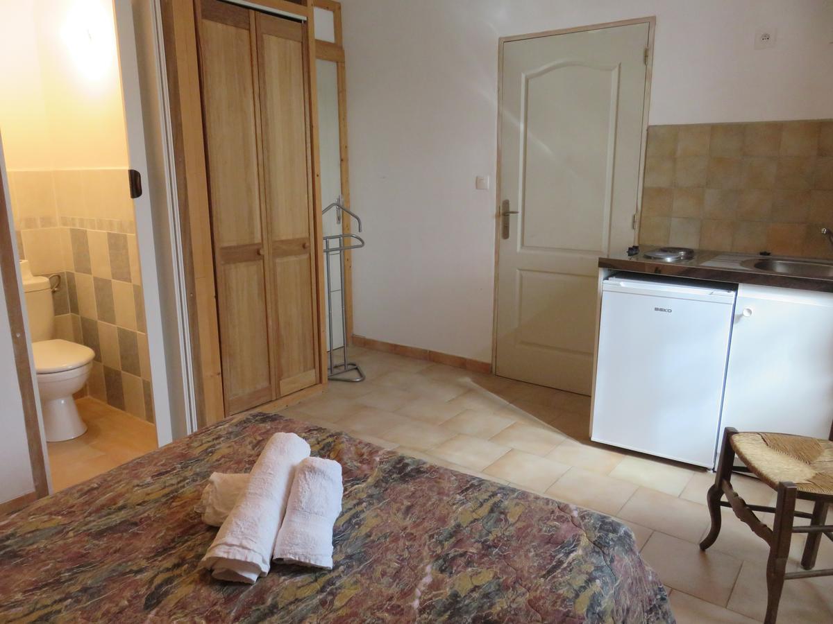 Cafe De La Place Gite & Chambres D'Hotes "Lou Pastre" Lanuéjols Kültér fotó