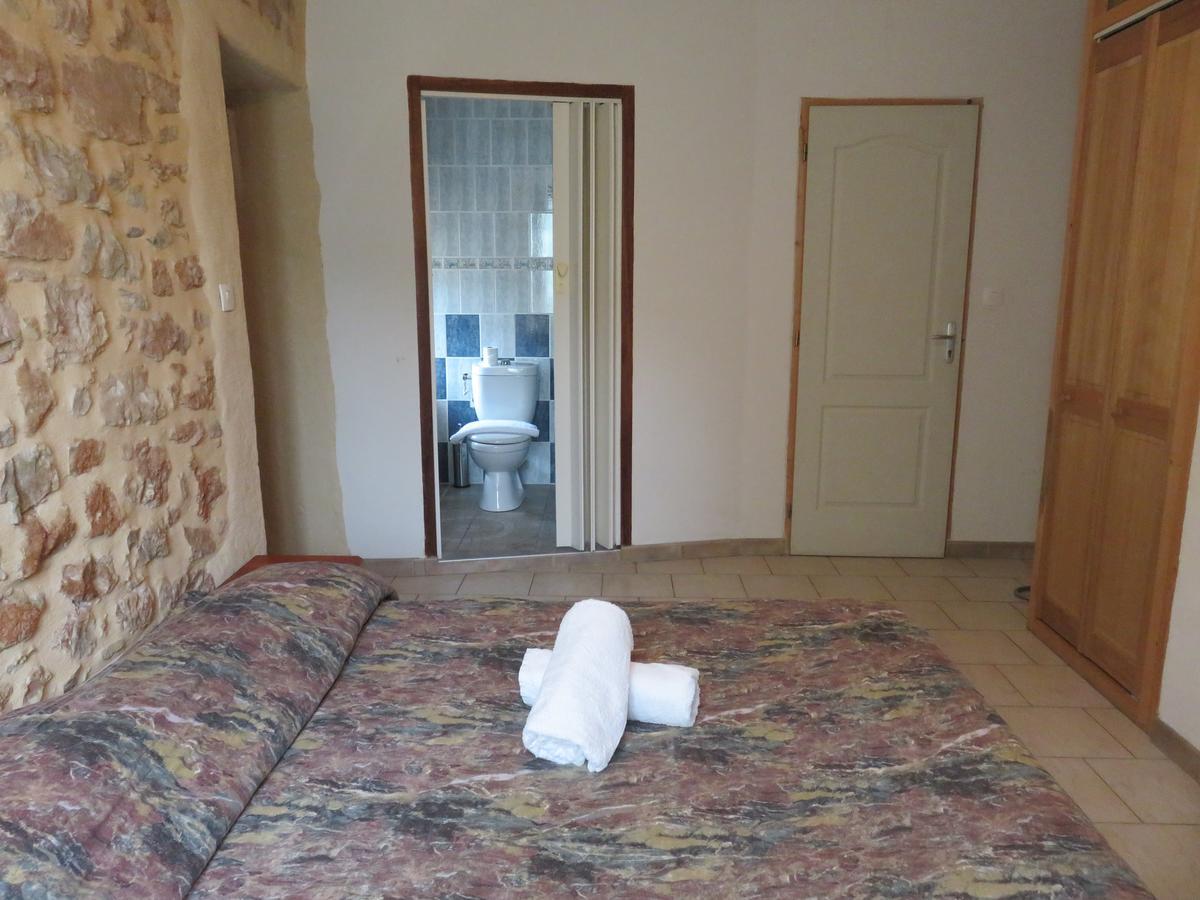 Cafe De La Place Gite & Chambres D'Hotes "Lou Pastre" Lanuéjols Kültér fotó